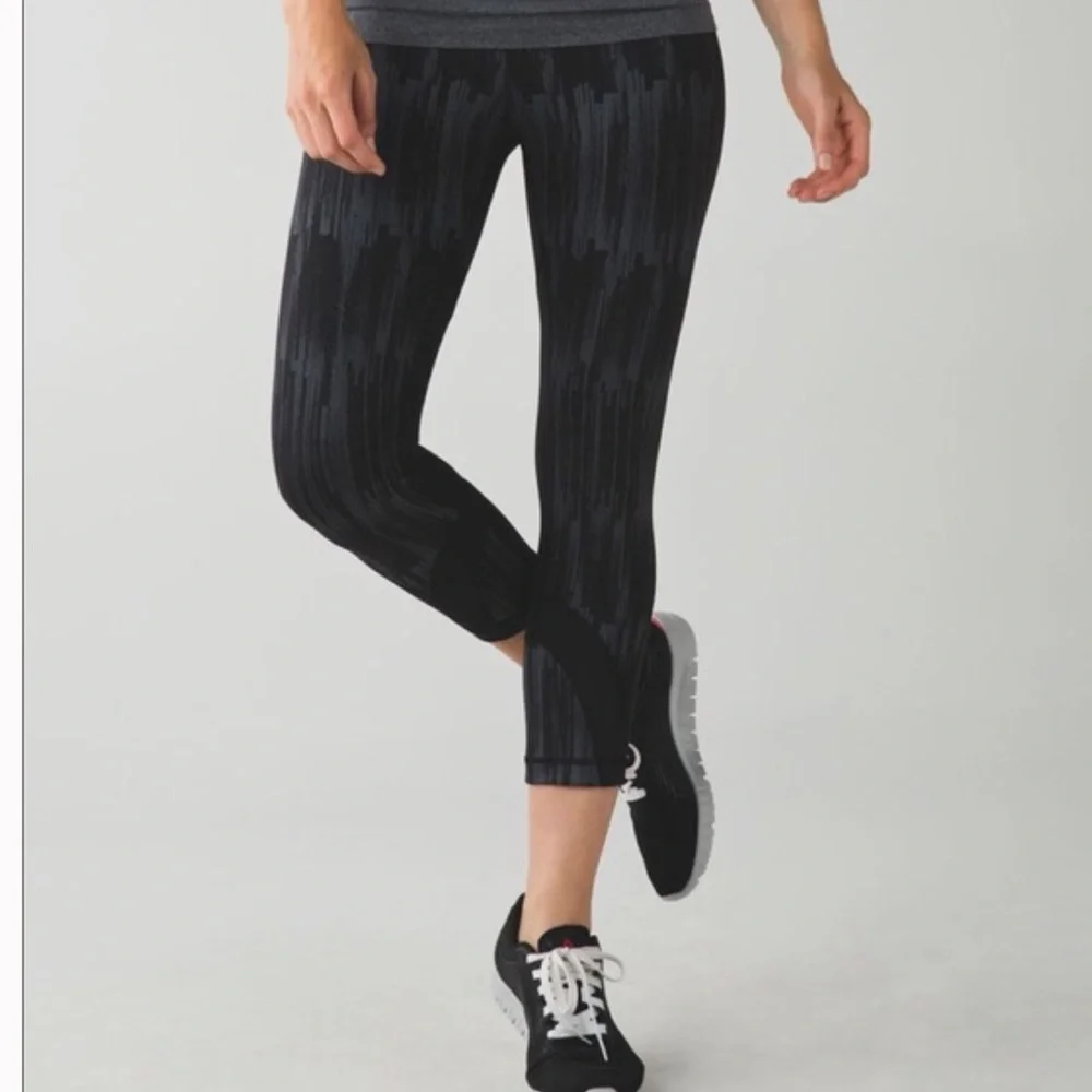 Lululemon Run:Inspire Crop Full-On Luxtreme (Mesh) - Picture 1 of 11